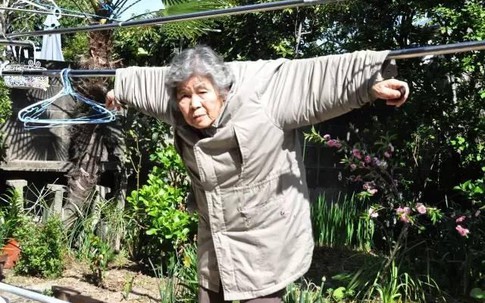 Sự thật đằng sau loạt ảnh cụ già 89 tuổi bị “ngược đãi” khiến mọi người ngã ngửa