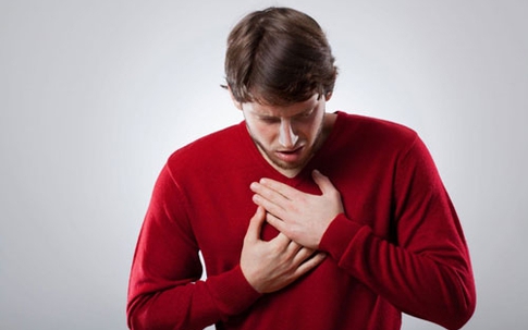 Giật mình với 7 thói quen khiến bạn mắc ung thư thanh quản