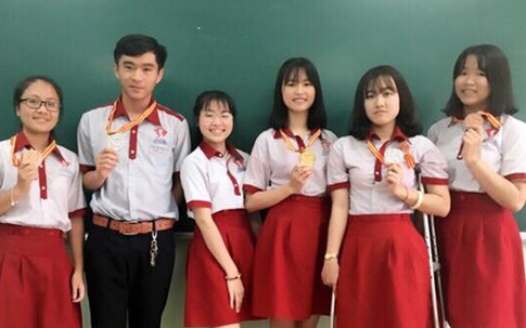 Nữ sinh bị mất chân đạt huy chương bạc Olympic