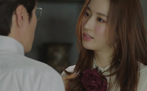 Nuốt nước mắt nắm tay chú rể đến muộn cả tiếng đồng hồ bước vào lễ đường