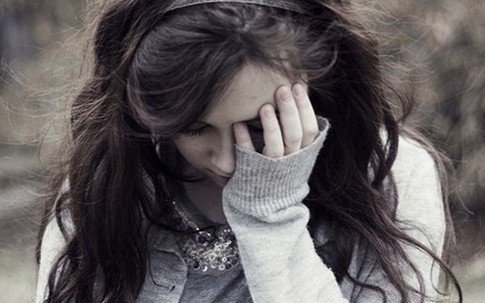 Bồ của chồng hét vào mặt tôi thừa nhận cô ta là "con đĩ"