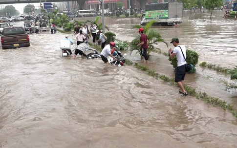 Hà Nội: Mở cửa hồ điều hòa, hơn 2.300 cán bộ ứng trực bão số 10