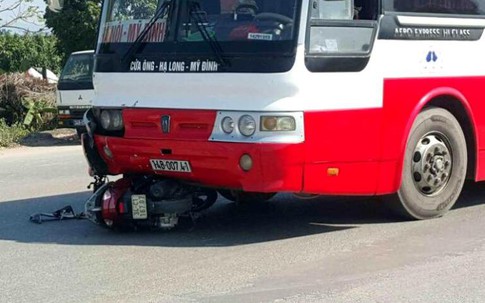 Hải Dương: Bị xe khách đâm trúng, nữ giáo viên tiểu học thoát chết