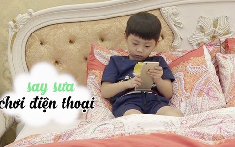 Con trai Đăng Khôi 'nghiện' điện thoại vì bố mẹ bận rộn với công việc