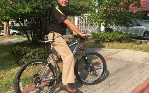 Học tiếng Anh giao tiếp bằng phương pháp đi xe đạp