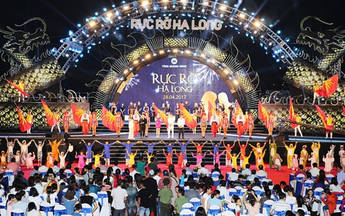 Hàng nghìn người tham dự lễ hội “Rực rỡ Hạ Long 2017”