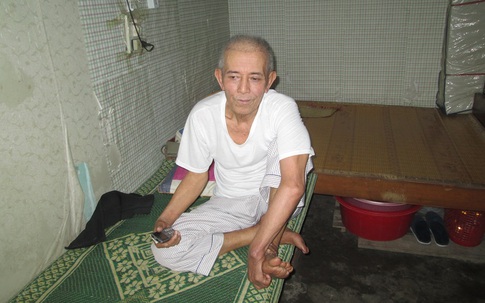 Cuộc sống bi đát của cặp vợ chồng cứ ăn cơm trưa xong là chia tay nhau đi chạy thận và xạ trị