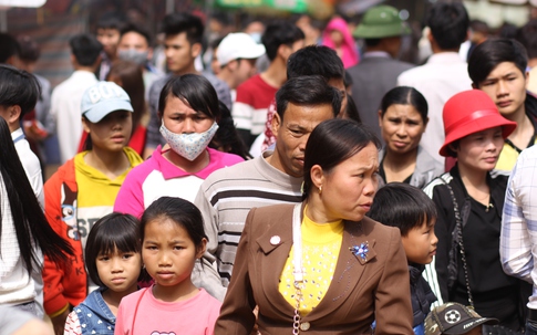 Thanh Hóa: Hàng vạn người đổ về Phủ Na xin "nước thánh" đầu xuân