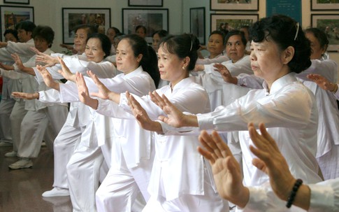 Cần làm gì để tránh gãy cổ xương đùi ở người cao tuổi?