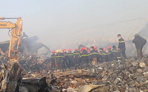 Phát hiện một thi thể công nhân mắc kẹt trong đám cháy nhà máy Tràng An