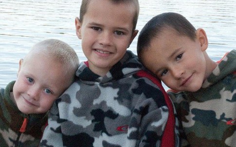 Cả 3 đứa con trai mất tích trong một ngày, 7 năm sau bà mẹ được báo tin đã tìm thấy con nhưng đau đớn tột cùng