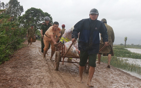 Thanh Hóa: Hơn 100 nhà dân bị ngập nước do vỡ đê