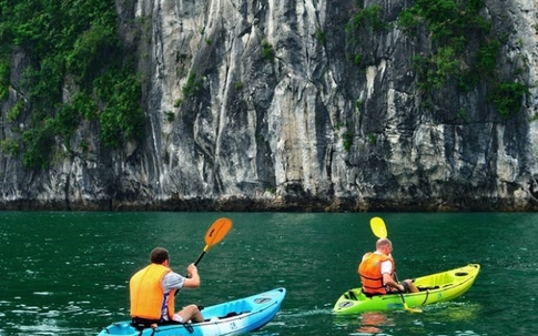Vì sao Quảng Ninh dừng dịch vụ kayak rất được du khách ưa thích trên Vịnh Hạ Long?