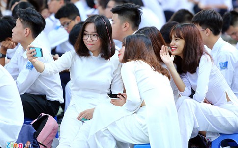 Trường học Sài Gòn quy định học sinh nam nữ không được ngồi gần nhau