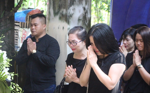 Thầy cô, bạn bè hụt hẫng trước sự ra đi của phóng viên Đinh Hữu Dư