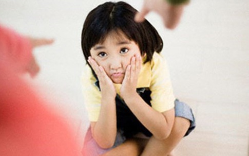 Những câu nói cha mẹ "chết" cũng không được nói với con
