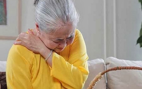 Mẹ chồng “hành xác” để làm khó con dâu