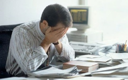 Nam giới mặc quần chật, ngồi làm việc nhiều giờ dễ bị vô sinh