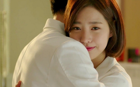 Nắm lại tay chồng cũ và nắm tay mãi mãi, không bao giờ có thể chia xa được nữa