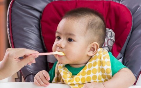 Nôn trớ  ở trẻ sơ sinh và trẻ nhỏ - khắc phục ngay với cơ chế “Làm sánh sữa”