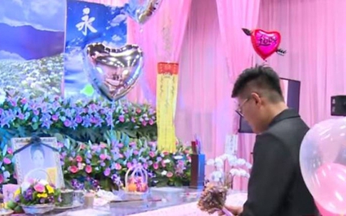 Người đàn ông Đài Loan biến đám tang của bạn gái thành lễ đính hôn