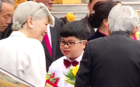 Cậu bé Việt có vinh dự tặng hoa Nhà vua và Hoàng hậu Nhật là ai?