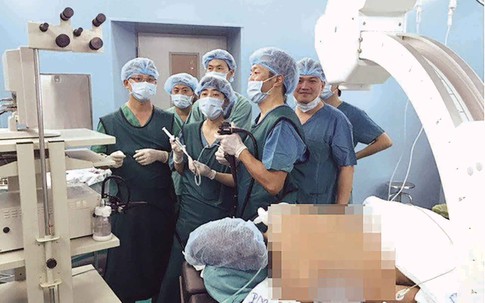 Huế: Lấy sỏi ống mật thành công bằng nội soi ngược dòng tại tuyến cơ sở