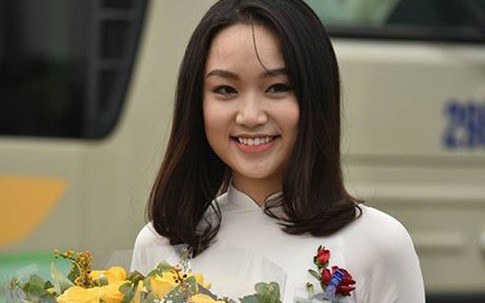 Hoa khôi 19 tuổi được vinh dự tặng hoa Chủ tịch Tập Cận Bình là ai?