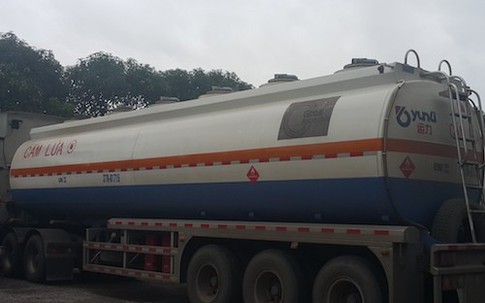 Người đàn bà pha chế 200.000 lít xăng bẩn bị bắt