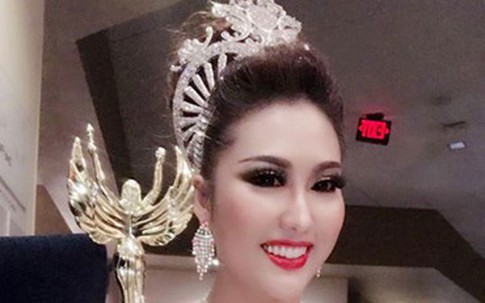 Phi Thanh Vân vừa đăng quang Hoa hậu đã bị bắt lỗi ứng xử gây cười