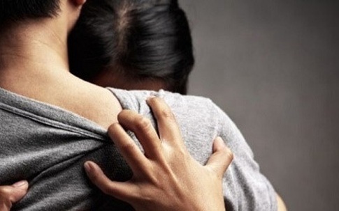 Ám ảnh khi bị chồng của bạn thân ngang nhiên sàm sỡ