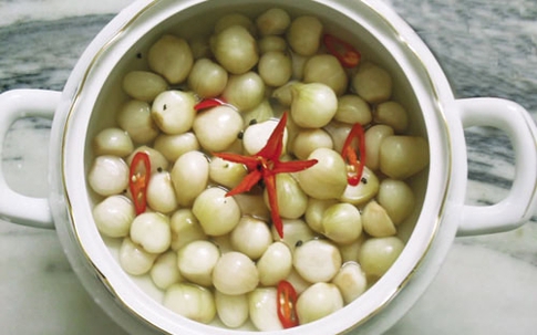 Nguy cơ ung thư dạ dày vì thói quen ăn dưa, cà muối sai lầm