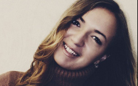 Cô gái kiếm tiền bằng cách làm ấm giường cho đàn ông