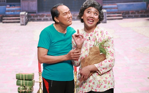 Chồng nghệ sĩ Thanh Kim Huệ hôn lên má Trấn Thành