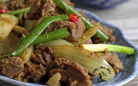Mề gà xào sả ớt vừa ăn vừa xuýt xoa