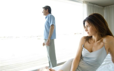 Chồng sỉ nhục nặng nề khi đọc những tin nhắn giữa tôi và sếp