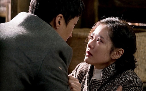 Chuyến taxi đầy nước mắt của cặp mẹ con nghèo đi tìm người cha phản bội