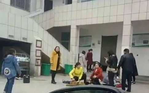 Giẫm đạp vì sập nhà vệ sinh, 2 học sinh tiểu học thiệt mạng