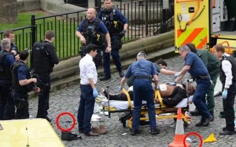 Tấn công khủng bố bên ngoài quốc hội Anh, 5 người chết, 40 người bị thương