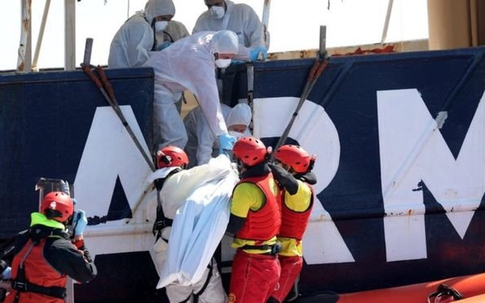Chìm tàu ngoài khơi biển Libya, hơn 200 người có thể đã thiệt mạng