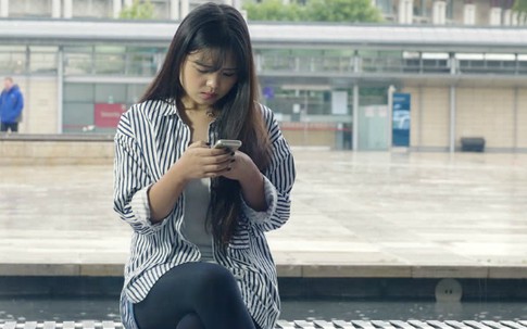 Bố cặp bồ với hai người phụ nữ