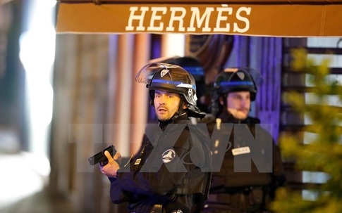 Pháp: Đọ súng kinh hoàng trên Đại lộ Champs-Elysees, 2 người chết