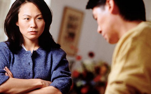 Chồng ngoại tình là lỗi của vợ?