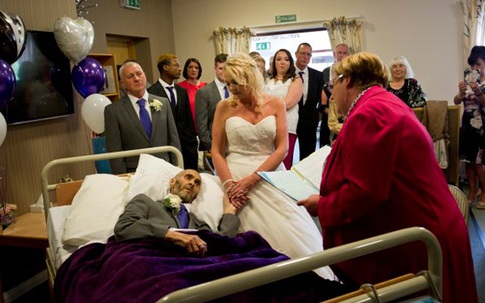 Đám cưới khẩn cấp bên giường bệnh của bệnh nhân ung thư giai đoạn cuối