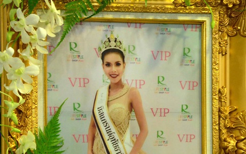 Lễ tang u buồn của Hoa hậu Thái 19 tuổi chết sau 4 ngày đăng quang