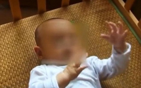 Cha rao bán con 2 tháng tuổi lấy tiền mua điện thoại và quần áo cho nhân tình