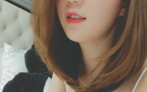 Mải khoe tóc mới, Ngọc Trinh vô tình lộ ngực đầy làm fan mất ngủ