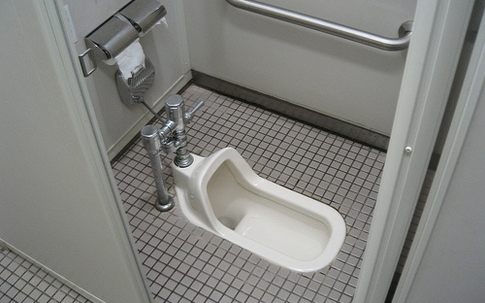 Tại sao nước Nhật hiện đại vẫn tồn tại xí xổm