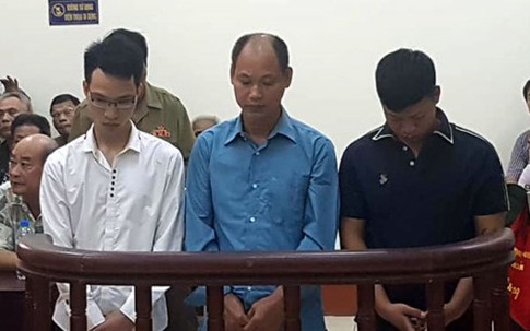 Bố con hành hung thương binh ở Hà Nội lĩnh 42 tháng tù