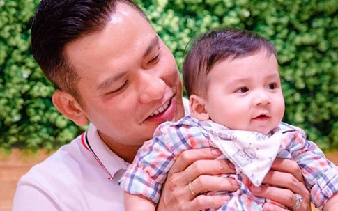 Con trai 6 tháng tuổi của Jennifer Phạm thừa hưởng hết nét đẹp của bố lẫn mẹ